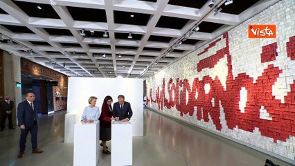 Von der Leyen e Donald Tusk omaggiano il "Muro della libert?" a Danzica