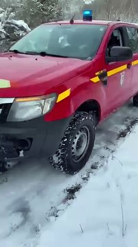 Les sapeurs-pompiers de l’Hérault du centre de secours de Combes en action dans les hameaux des hauts-cantons au niveau du col de Madale suite aux chutes de neige. ©SDIS34