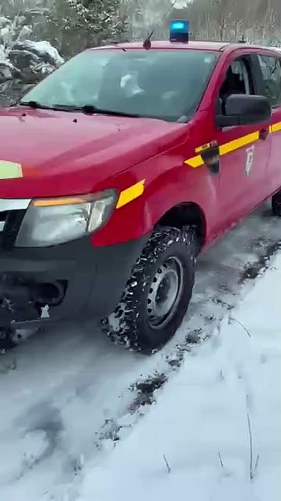 Les sapeurs-pompiers de l’Hérault du centre de secours de Combes en action dans les hameaux des hauts-cantons au niveau du col de Madale suite aux chutes de neige. ©SDIS34