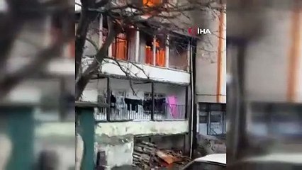 İstanbul'da gecekondu yangını: Yan binaya da sıçradı