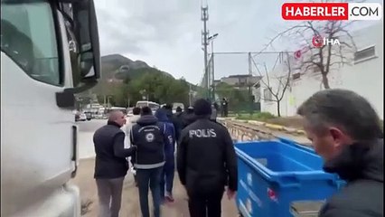 Amasya'da Ham Kauçuk Yüklü Tırda 24 Kaçak Göçmen Yakalandı