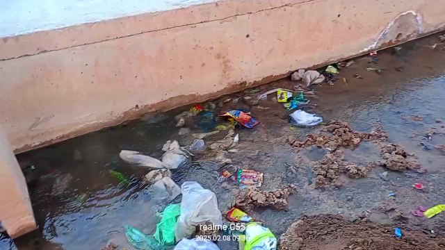 Watch Video: एनएच - 11 के किनारे नहर की पाइप लाइन में लीकेज