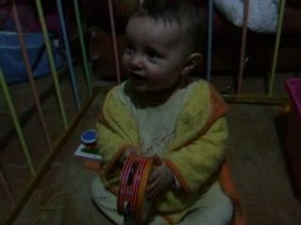 Bébé tambourin
