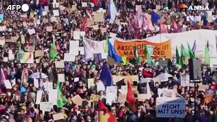 Oltre 200mila in piazza a Monaco contro l'estrema destra di Afd