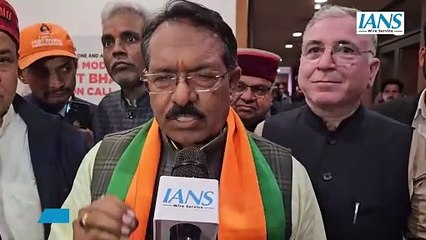 Delhi में बीजेपी की प्रचंड जीत पर नेताओं ने जताई खुशी, एक-दूसरे को मिठाई खिलाकर दी बधाई