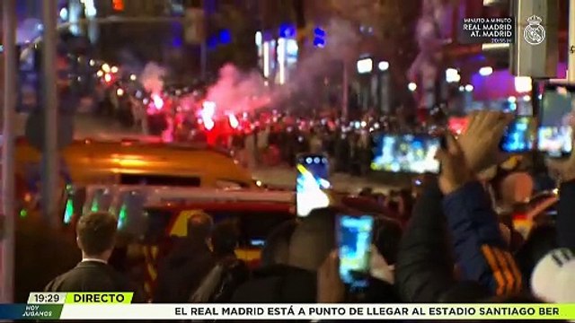 Llegada del autobús del Real Madrid al Santiago Bernabéu antes del Real Madrid - Atlético de Madrid