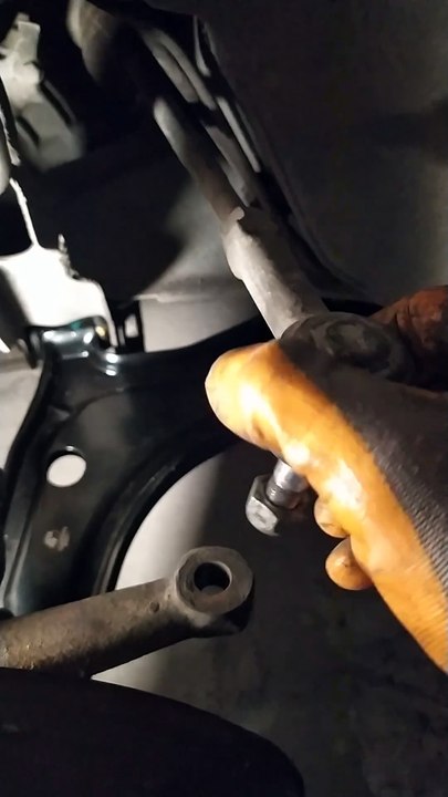 Loose Track Rod End Ball Joint and worn inner ball joint