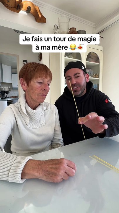 JE FAIS UN TOUR DE MAGIE À MA MÈRE 😂🍝 ( qui y a cru ? )