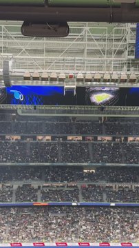 Pitos al conjunto arbitral en la previa del Bernabéu