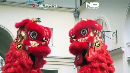 NO COMMENT: Un elegante desfile con dragones y serpientes por el Año Nuevo Chino en París