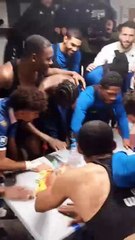 Les U 14 de CHAMPAGNE dans les vestiaires de VERSAILLES après la victoire un grand moment pour eux