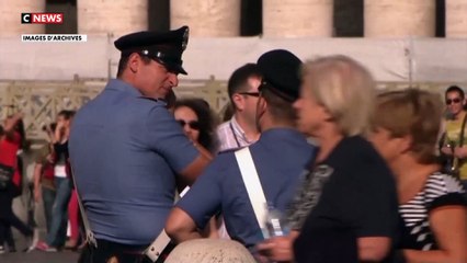 Vatican : un homme vandalise l’autel de la basilique Saint-Pierre
