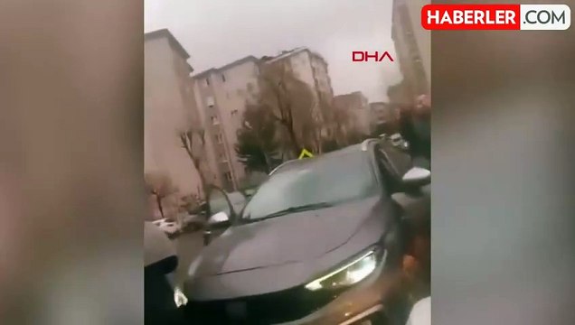 Bağcılar'da trafikte yol verme kavgası: 'O telefonu kırarım' diyerek saldırdı, çocuk hıçkırarak ağla