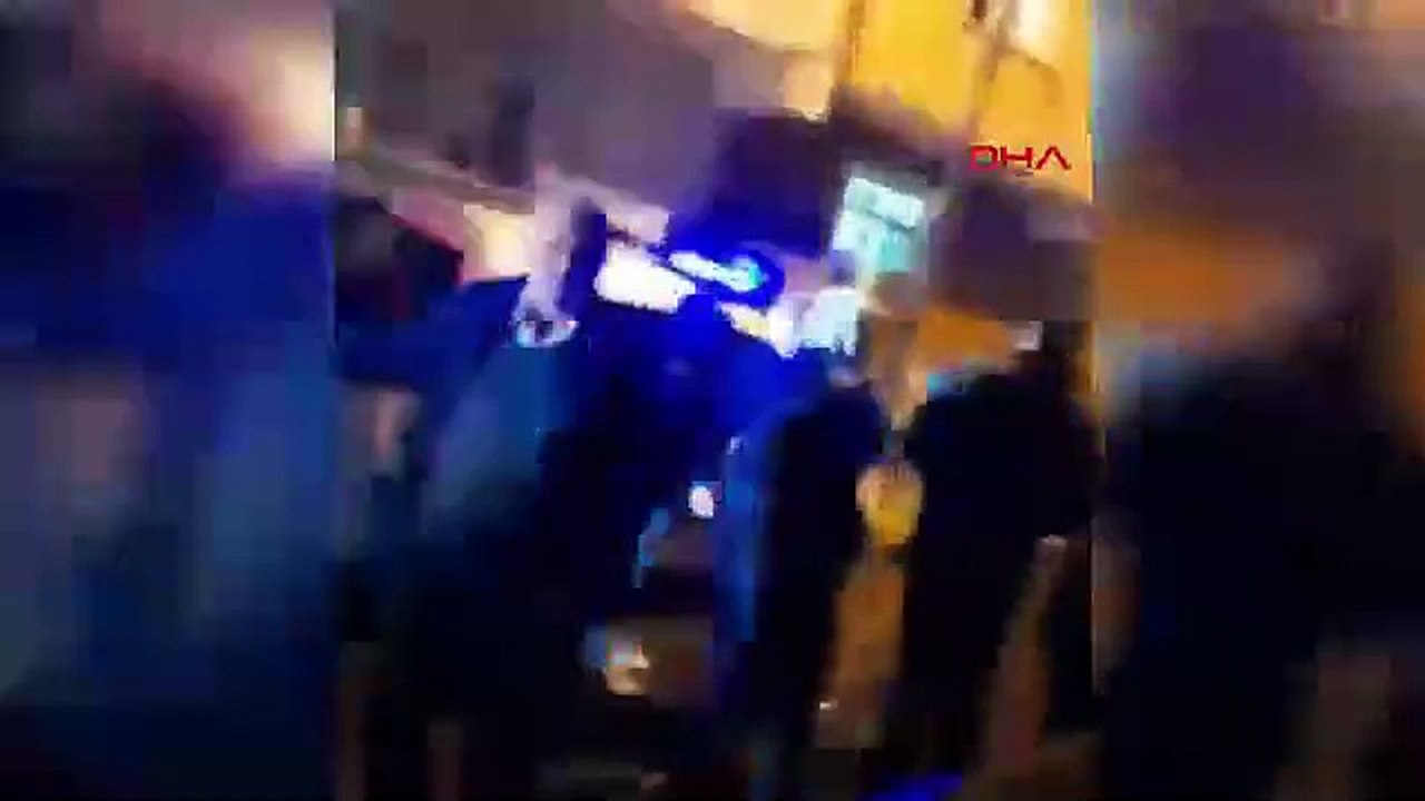 Şehir eşkıyaları polise saldırıp, takviye ekiplerin yolunu kestiler