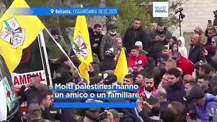 La folla della Cisgiordania e di Gaza saluta i 183 palestinesi liberati dalle carceri da Israele