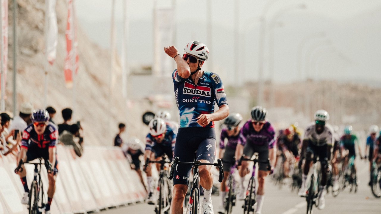Cycling - Tour of Oman 2025 - Superb first pro win for Louis Vervaeke on Stage 2 after a thrilling and chaotic final... with big crashes in the sprint !