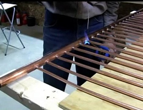 How to Build a Solar Hot Water Heater (Instructional Guide)