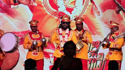 Madenuru Manu  Kuladalli Keelyavudo ಹೀರೋ ಆದ ಬಳಿಕ ವೇದಿಕೆಮೇಲೆ ಕಣ್ಣೀರಿಟ್ಟ ಮಡೆನೂರು ಮನು