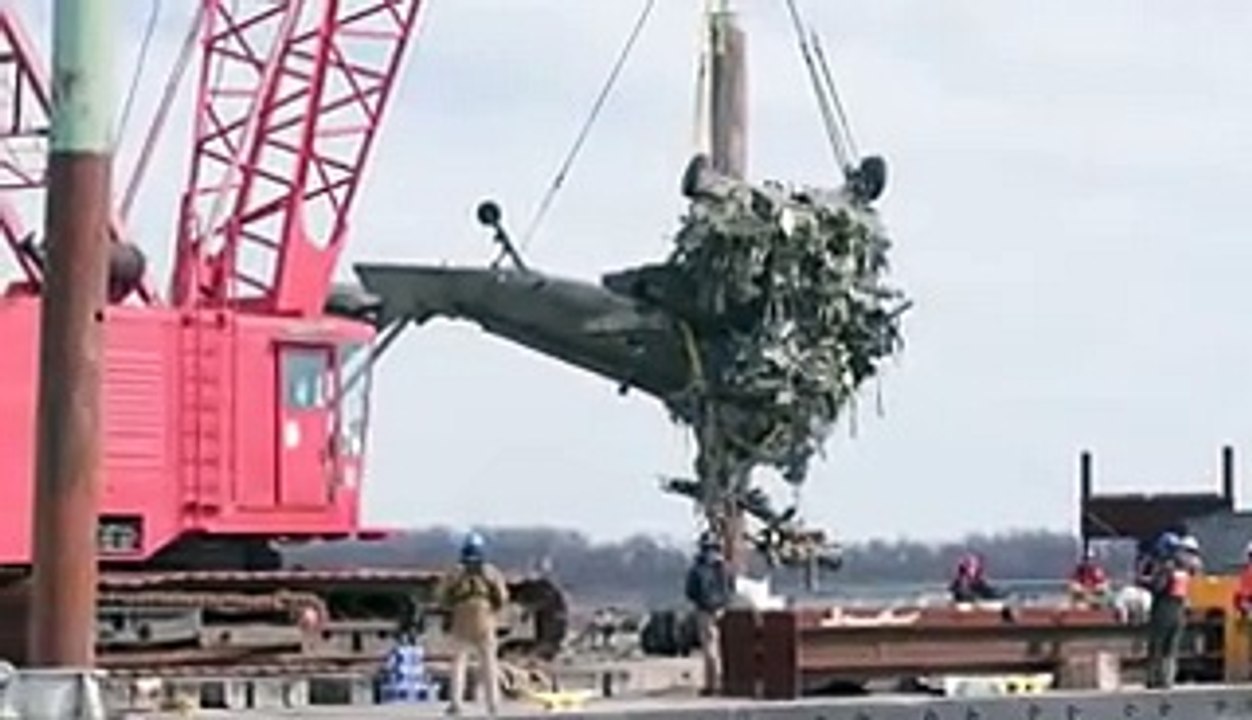 DC plane crash investigators recover Black Hawk military helicopter from Potomac