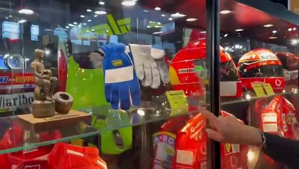 Automobilia, le tute di F1 che costano quanto un Suv premium