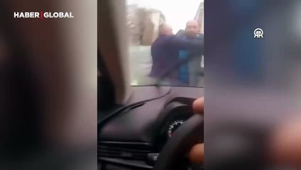 Trafikte yol verme kavgası: O anlar kamerada