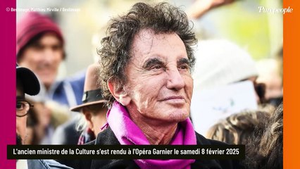 Jack Lang poussé à terre lors d'un rassemblement et hospitalisé pour des dermabrasions, une enquête ouverte.
