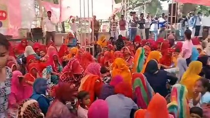 एक्सप्रेस ट्रेन ठहराव की मांग के समर्थन में उतरी खाटू की महिला शक्ति