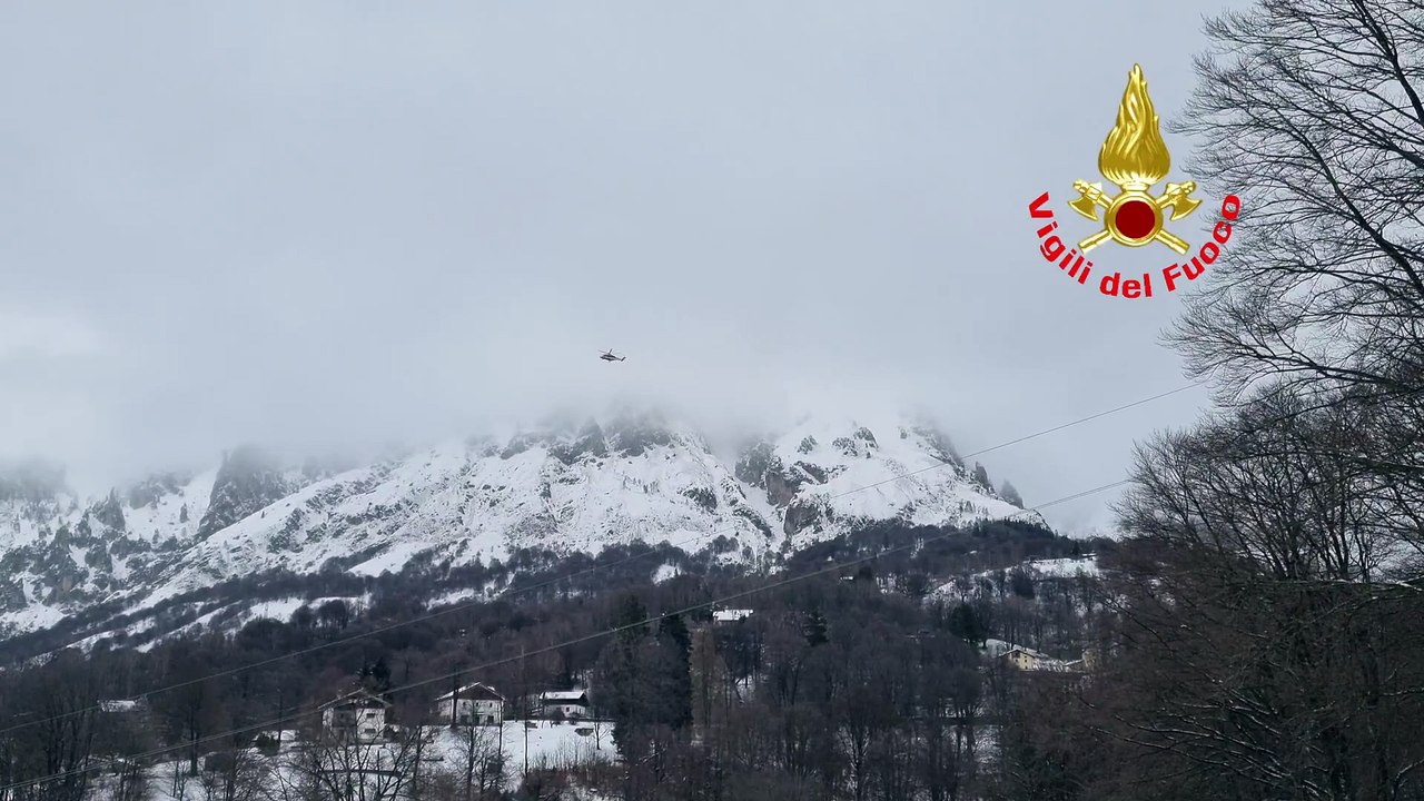 Escursionisti dispersi in Grignetta: le ricerche con l'elicottero dei vigili del fuoco
