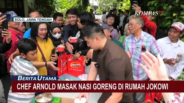 Momen Chef Arnold Masak-Masak di Rumah Jokowi, Bagikan 150 Porsi Nasi Goreng Gratis ke Warga