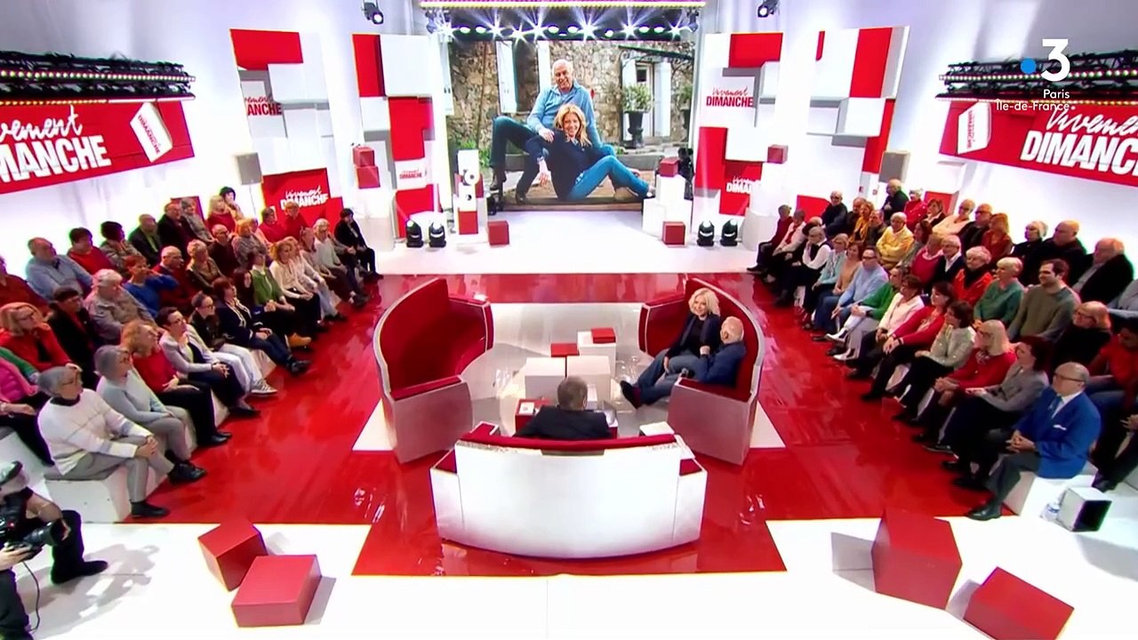 Michel Fugain et sa femme Sanda étaient invités sur le plateau de "Vivement Dimanche", ce 9 février 2025, l'occasion de revenir sur leur rencontre, après 22 ans d'amour.