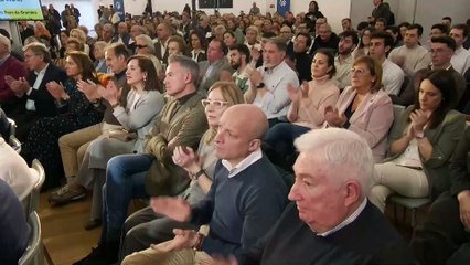 Feijoo reúne a sus alcaldes en busca de una solución para la vivienda con su propia ley del suelo