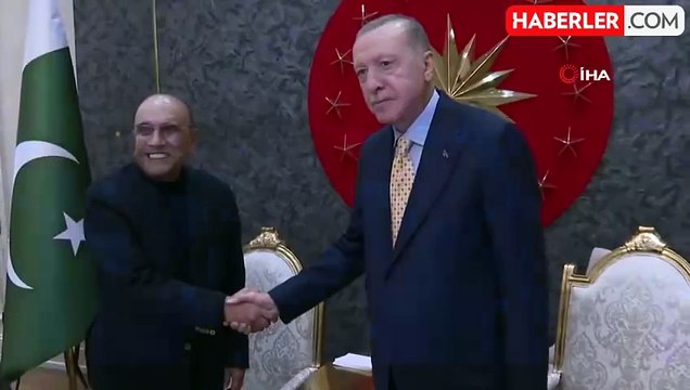Cumhurbaşkanı Erdoğan, Yurtdışına çıkmadan Türkiye'den ayrılmak üzere olan Pakistan Cumhurbaşkanı Asıf Ali Zerderi Ile Atatürk Havalimanı'nda görüştü