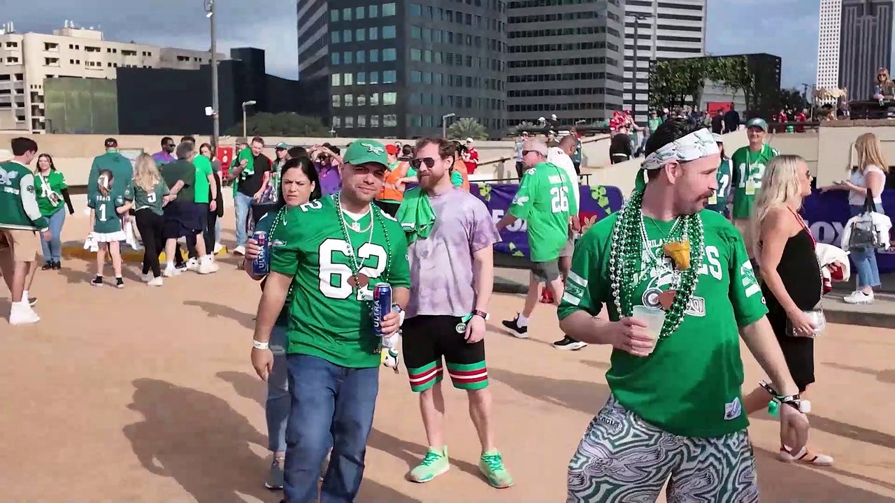 The stage is set! - Super Bowl fans descend on the Dome