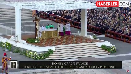 Ayinde nefes alamayan Papa Francis'in konuşmasını yardımcısı tamamladı