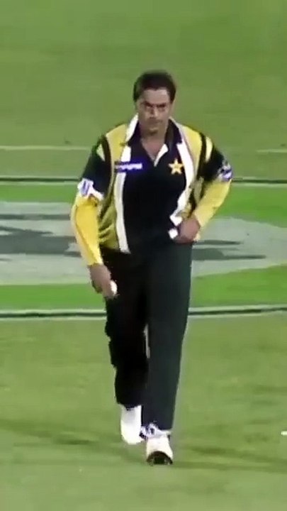 Shoaib Akhtar Attacking Action