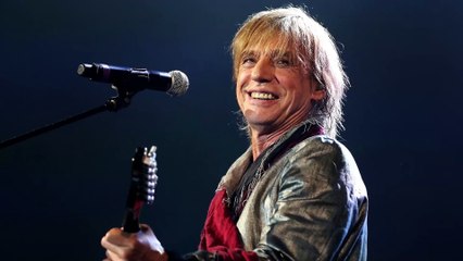 GALA VIDEO - Jean-Louis Aubert ému aux larmes : cette phrase poignante prononcée par son père avant de mourir