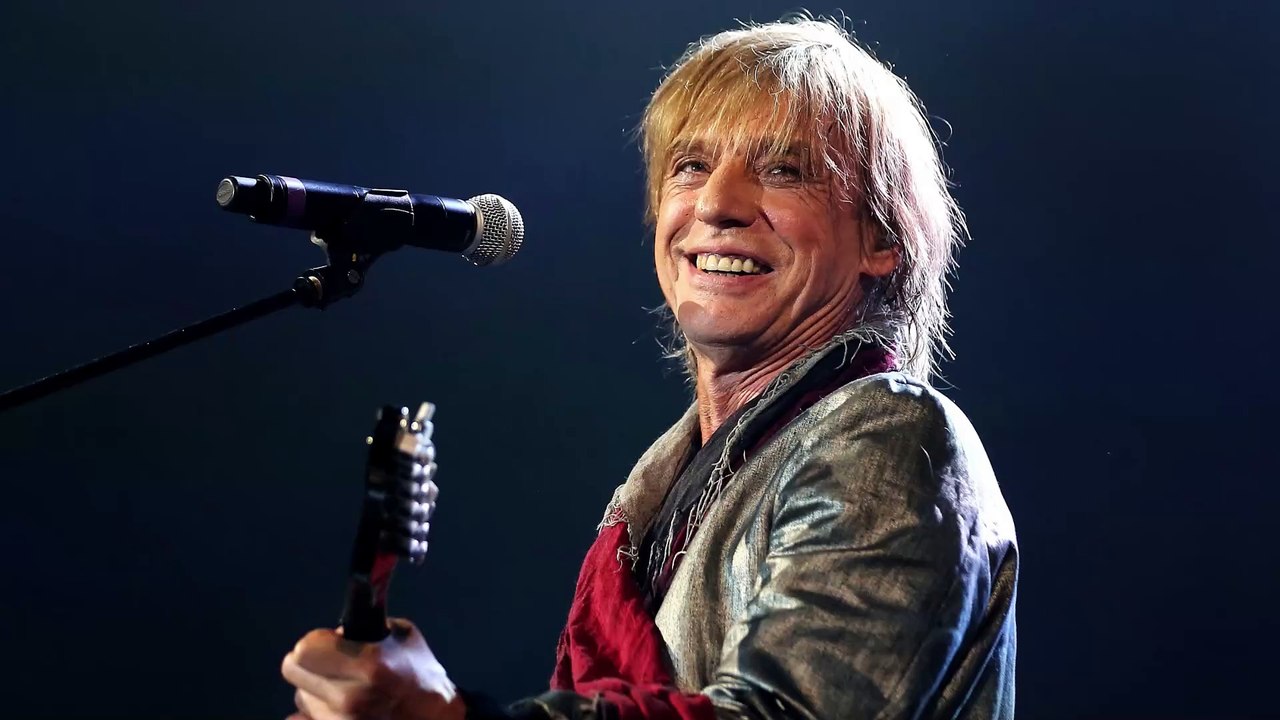 GALA VIDEO - Jean-Louis Aubert ému aux larmes : cette phrase poignante prononcée par son père avant de mourir