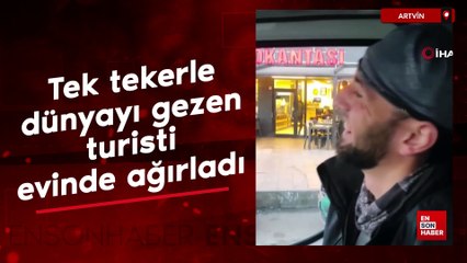 Artvin'de tek tekerle dünyayı gezen turisti evinde ağırladı
