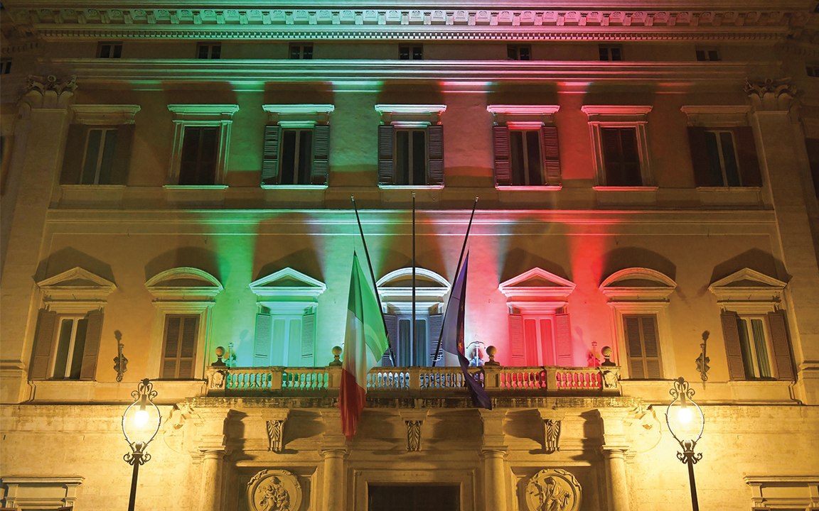 Giorno del Ricordo delle vittime delle foibe: la facciata di Palazzo Madama illuminata con il Tricolore