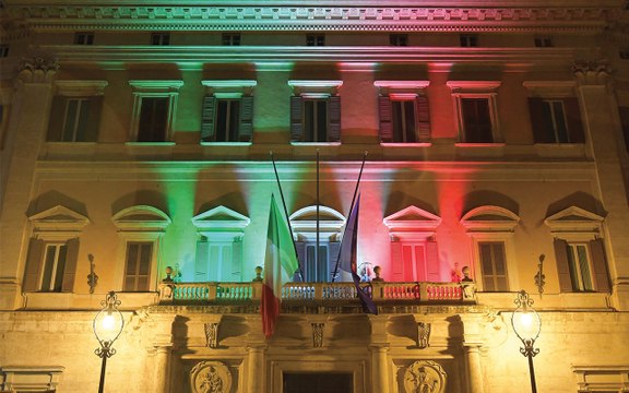Giorno del Ricordo delle vittime delle foibe: la facciata di Palazzo Madama illuminata con il Tricolore