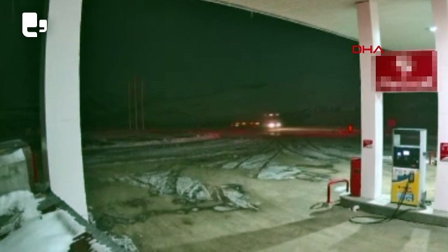 Sivas'ta Kangal köpekleri ilçeye inen kurt sürüsünü kovaladı