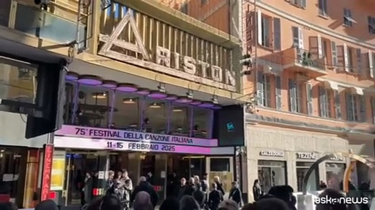 Sanremo, fuochi d'artificio e feste, la citt? si prepara al Festival