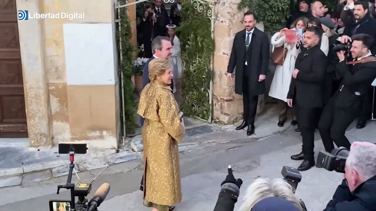 La reina Sofía aparece con la infanta Cristina a la boda de su sobrino Nicolás en Atenas
