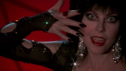 Elvira: A Rainha das Trevas (Filme 1988 Dublado)