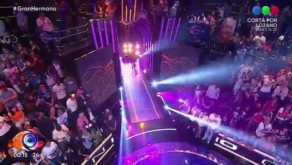 Giuliano fue eliminado (otra vez) y terminó a los besos con Jenifer