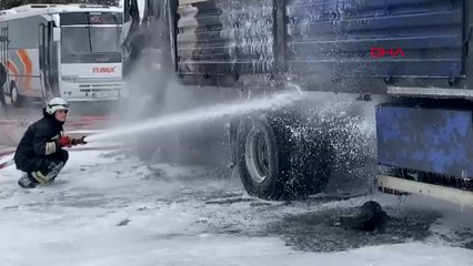 Tekirdağ'da park halindeki TIR yandı