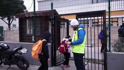 Balıkesir'de Okul Önlerine Butonlu Sinyalizasyon Sistemi Kuruldu