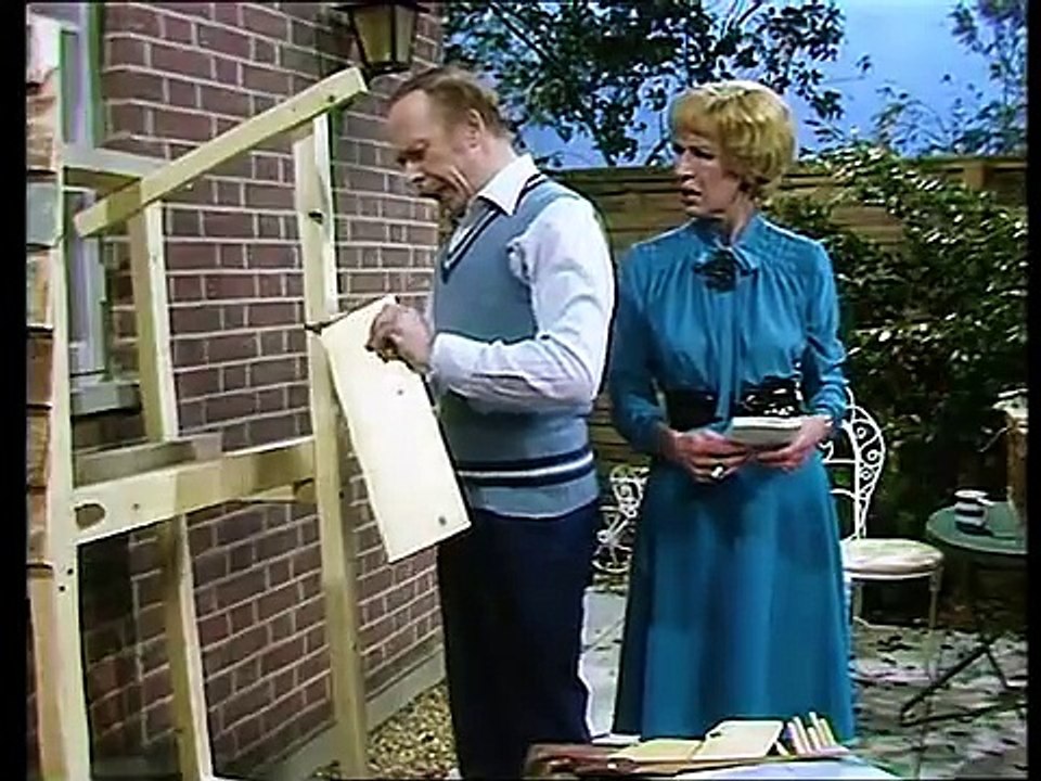 George and Mildred - Season 5 Episode 06: Fishy Business