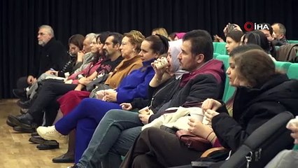 Genç müzisyenler final için sahnede