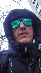 I sell web marketing and online advertising services for companies. I'm located in NYC. MarkPine.com